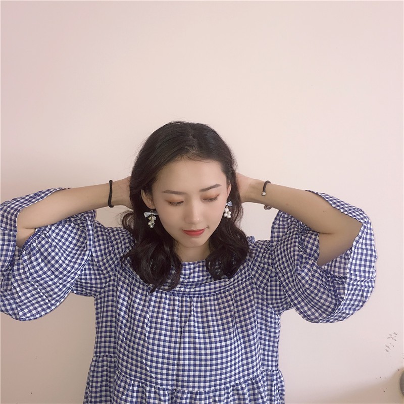 Hoa tai nơ xanh kết tay