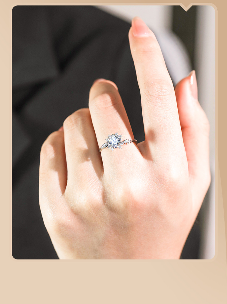 Nhẫn đính đá kiểu dáng tinh tế sang trọng cho nữ