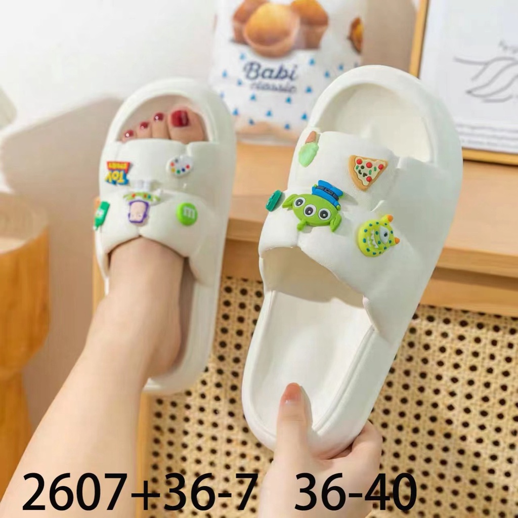 Dép bánh mỳ nữ, dép nữ quai ngang gắn TICKER TOY đáng yêu