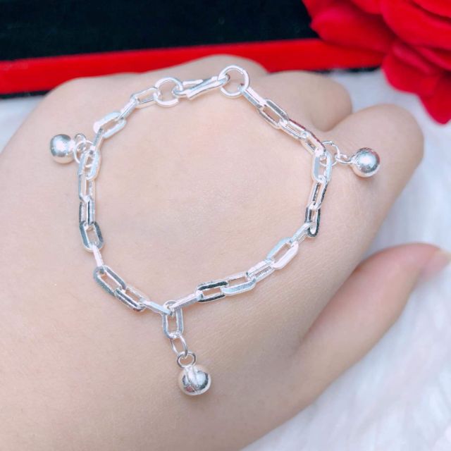 Lắc bạc ta cho bé