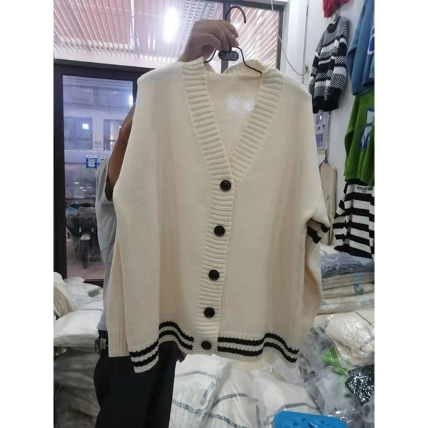 Áo khoác len Cardigan kẻ sọc tay màu be phong cách Hàn quốc