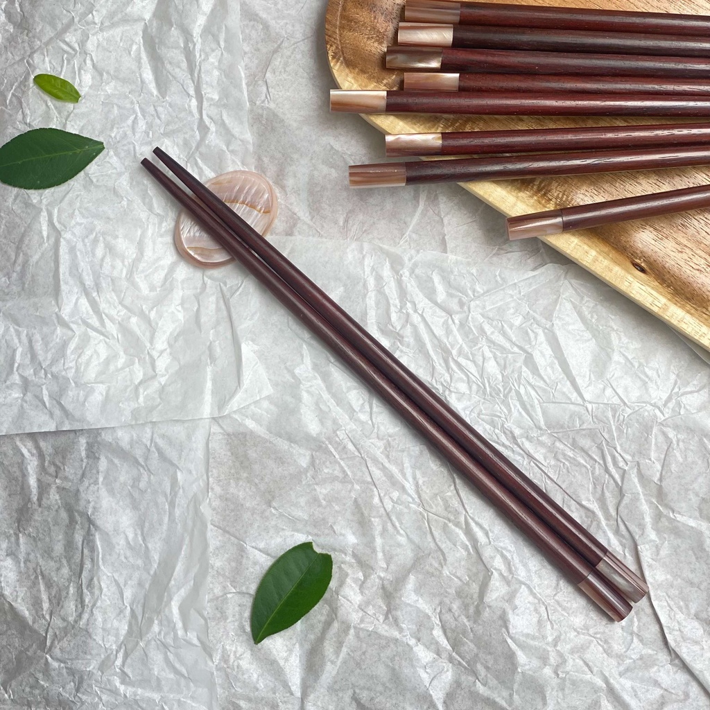 Đũa gỗ Trắc đỏ tròn 23cm - Đầu gắn trai hồng  - Đũa gỗ tự nhiên cao cấp , Bộ 5 gác đũa đẹp