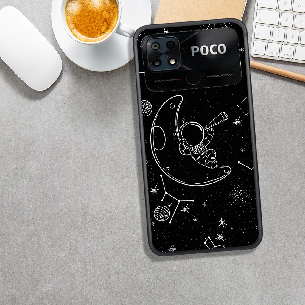 ỐP LƯNG XIAOMI POCO C40,  IN HÌNH PHI HÀNH GIA CHIBI ĐẸP, NGẦU.