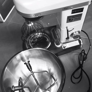 MÁY TRỘN BỘT LÀM BÁNH Mixer Fest 7L
