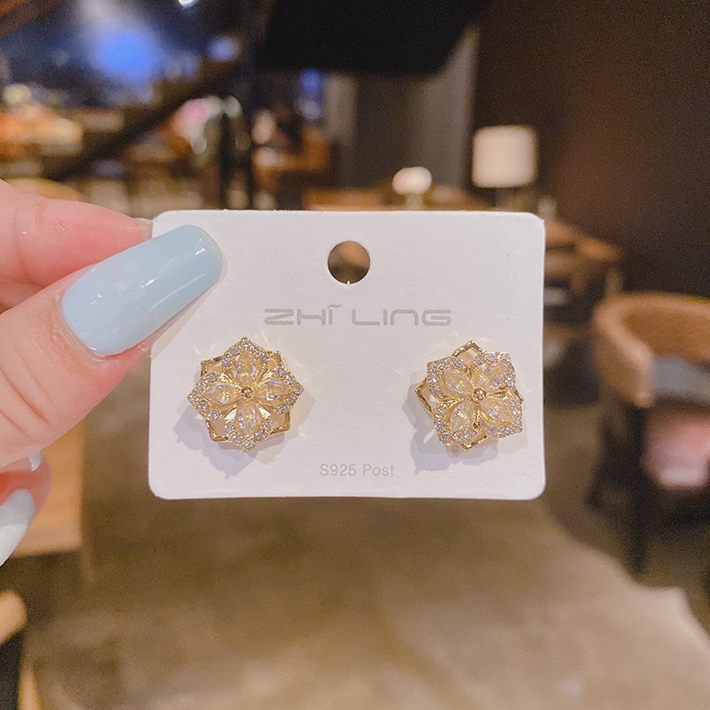 bông tai xoay xoay đính đá zircon, khuyên tai hoa 4 cánh phong cách hàn quốc