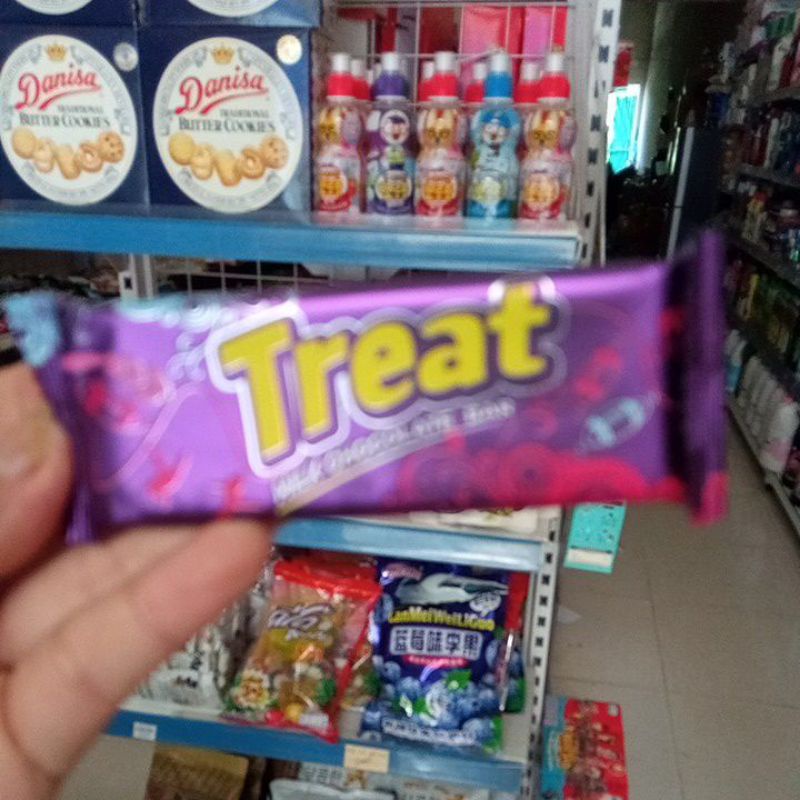 CHOOCLATE TREAT/ KITKAT