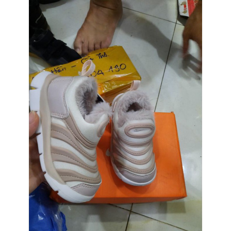 Giày xuất cho bé