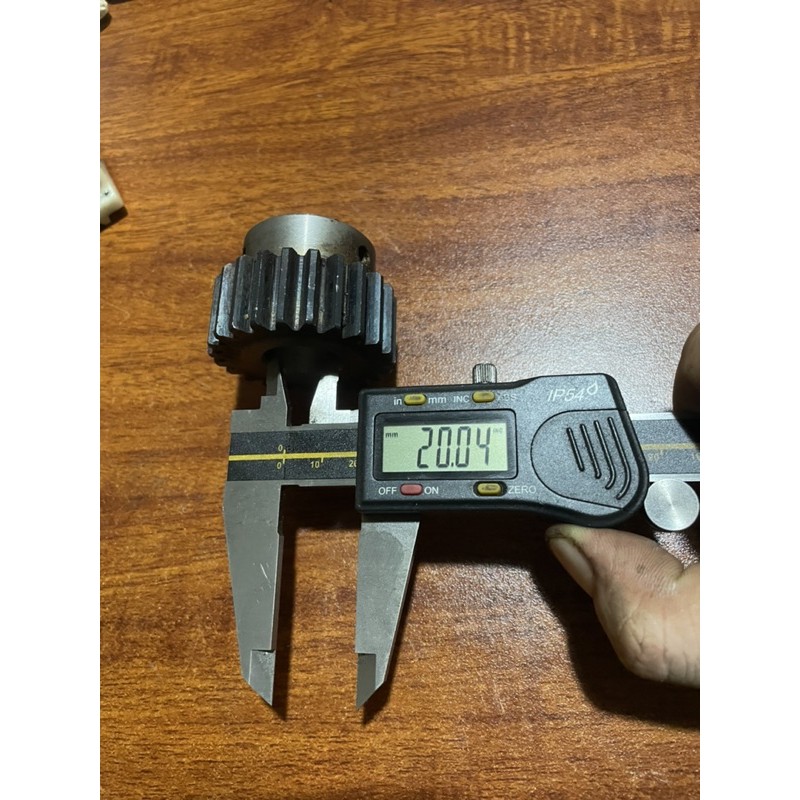 Bánh răng trụ Z23M2 chiều dầy B20mm có gù