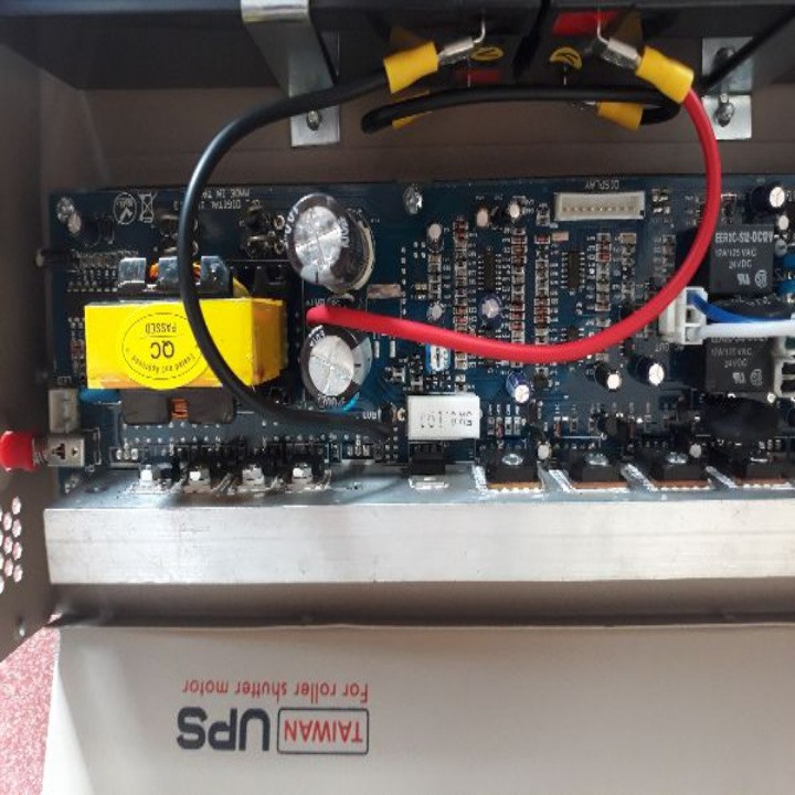 Lưu điện cửa cuốn TItan Nạp xả tự động cho Motor AC 220V tải 300- 500kg