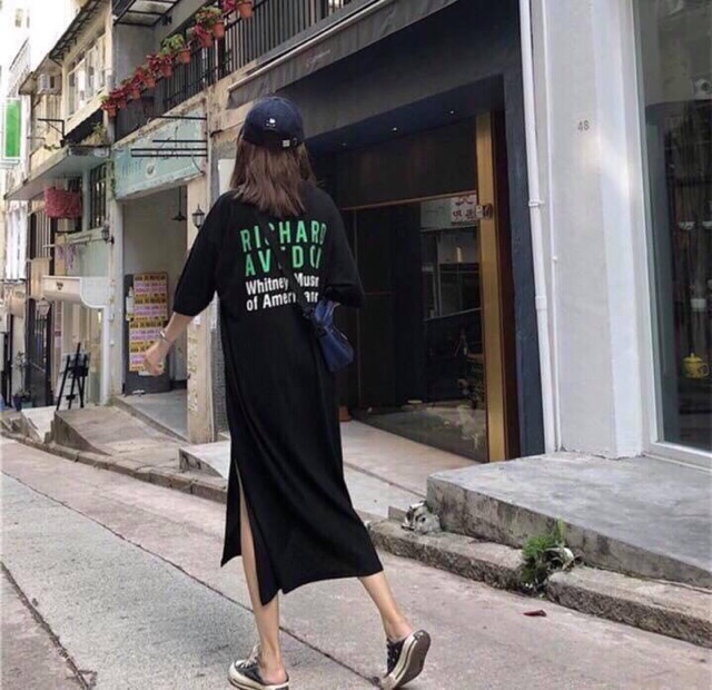 Đầm suông đen in chữ