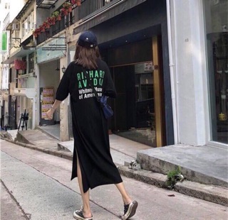 Đầm suông đen in chữ