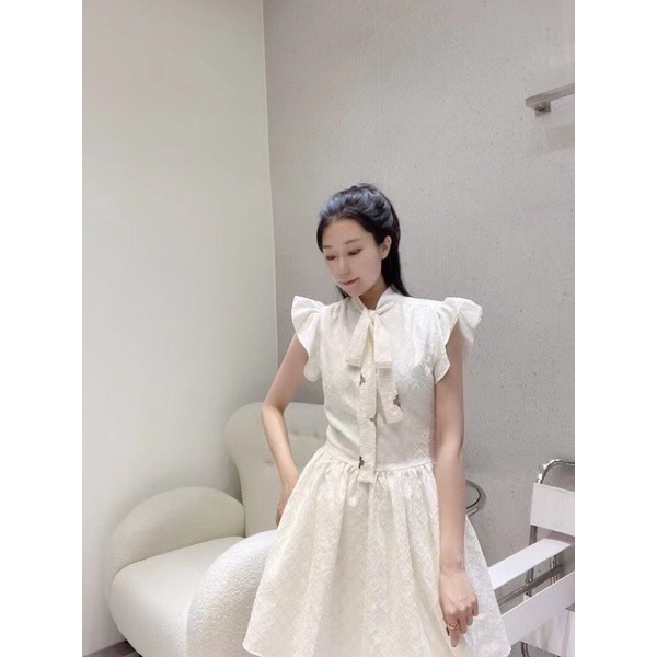 Váy xòe tiểu thư Louis Vuitton LV thiết kế tay bèo ôm eo sang trọng có khóa kéo phía sau