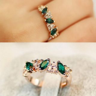 Nhẫn kim cương đính đá sang trọng