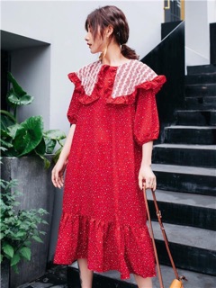 Đầm đỏ oversize có dây đính kèm