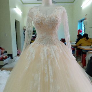 Áo cưới màu da
