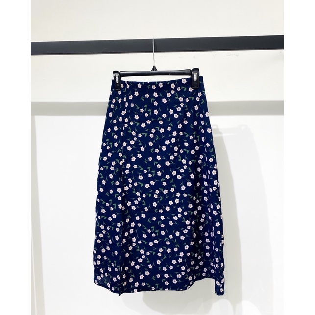 Chân váy dài xẻ tà một bên hoạ tiết hoa nhí Dalla Saigon | BigBuy360 - bigbuy360.vn