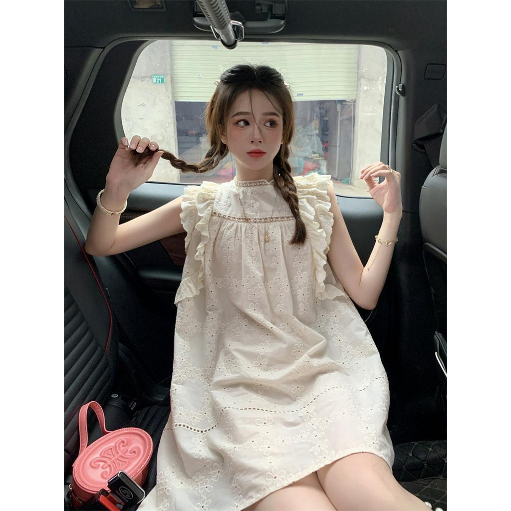 61671 Đầm Ngắn Thêu Hoa