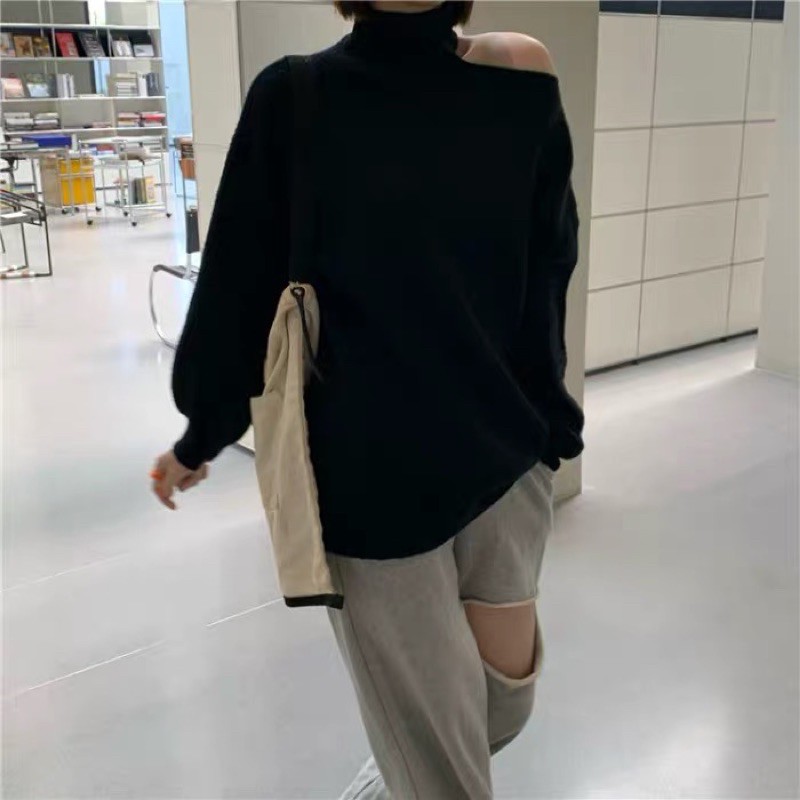 Áo len trơn cổ cao khoét vai