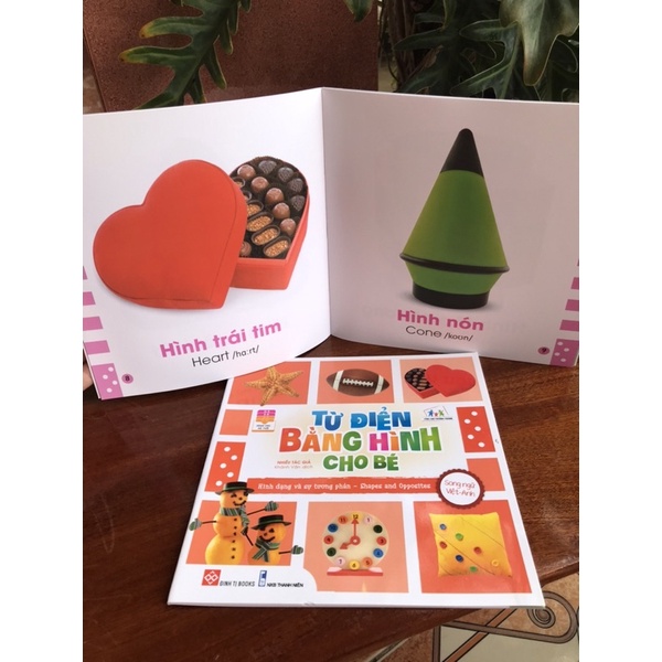 Sách - Từ điển bằng hình cho bé Hình dạng và sự tương phản - Shapes and Opposites - dành cho trẻ từ 0-6 tuổi