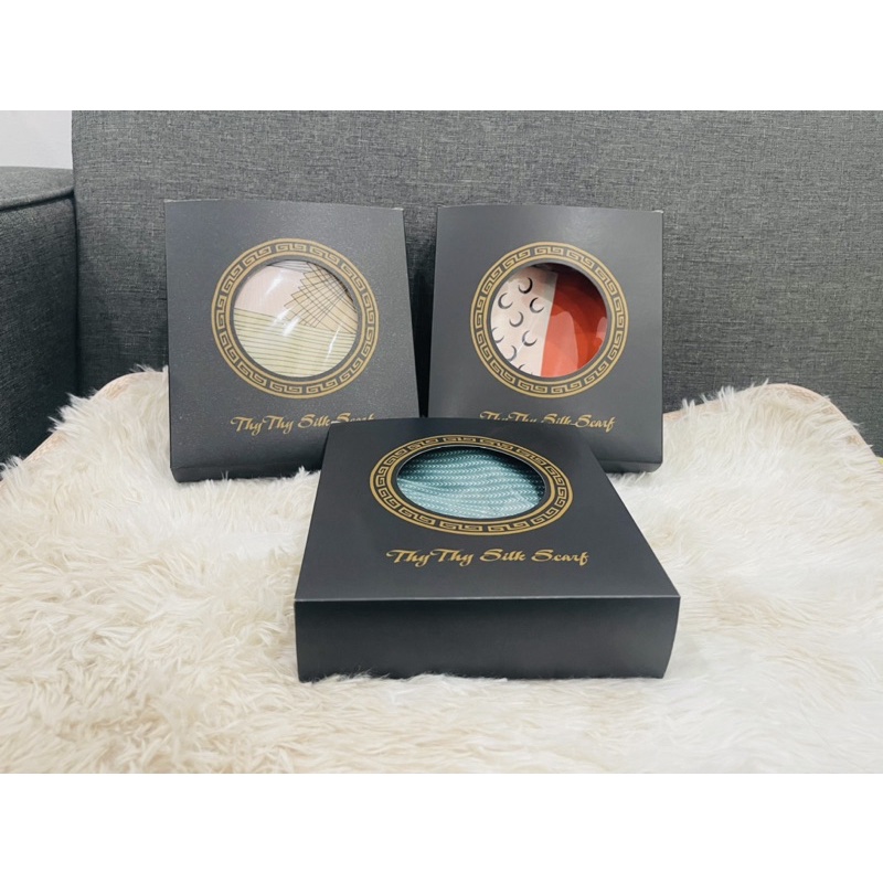 Hộp Thythy Store làm quà tặng- sang trọng- phù hợp cho mọi trường hợp. Màu đen tinh tế.