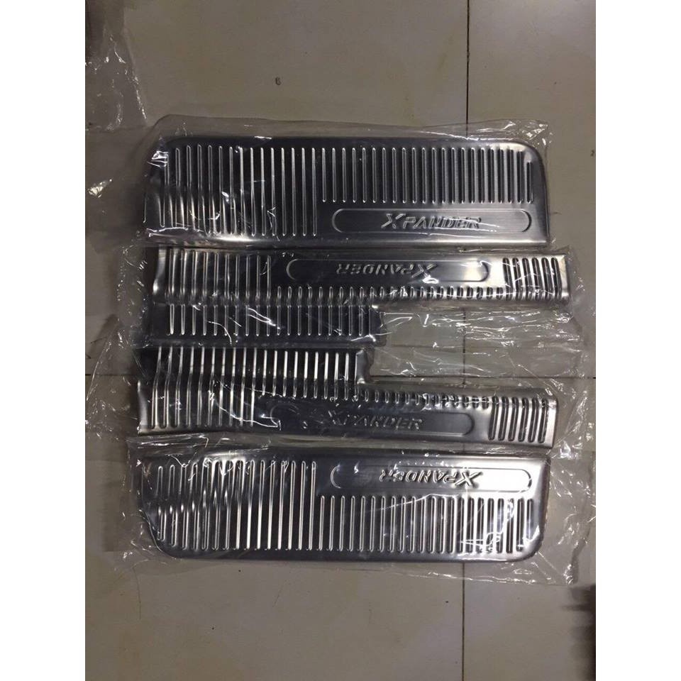 Ốp Bậc Cửa, Nẹp Bước Chân Trong, Ngoài Xe Xpander 2018- 2021, chất liệu Inox