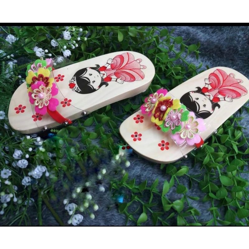Guốc  gổ thông siêu nhẹ quai kẹp nhung in hình họa tiết siêu dẻ thương