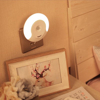 Thông minh Plug-in cơ thể cảm ứng ánh sáng ban đêm Đèn led Sạc nhà lối đi cầu thang Tự động kiểm soát ánh sáng âm thanh