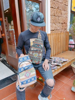 Túi đeo ngực thổ cẩm nam