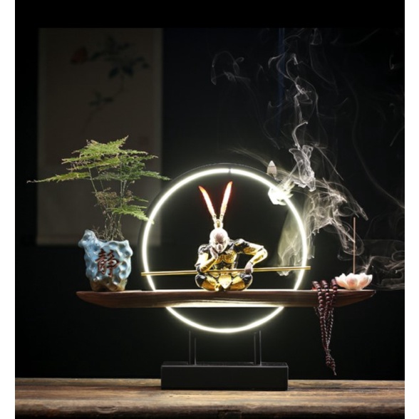 Tượng Tôn Ngộ Không Tề Thiên Đại Thánh chống cằm