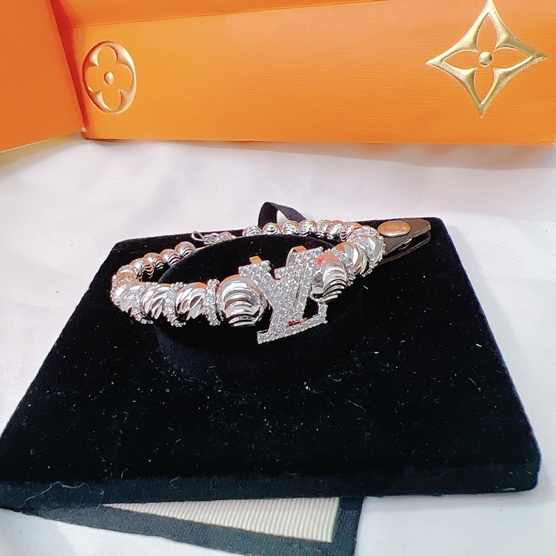 Vòng tay bi hiệu Lv mạ bạch kim