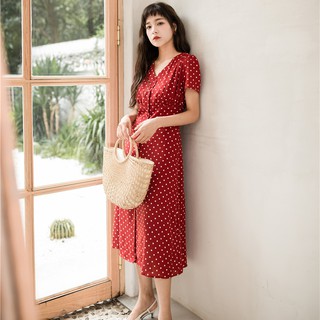 Váy chấm bi màu đỏ cổ V