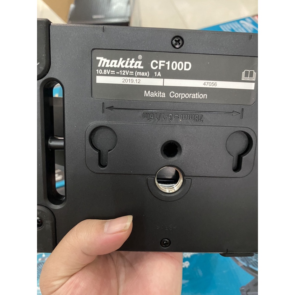 BN. Quạt dùng pin và điện Makita 12V CF100DZ ( Không pin sạc).