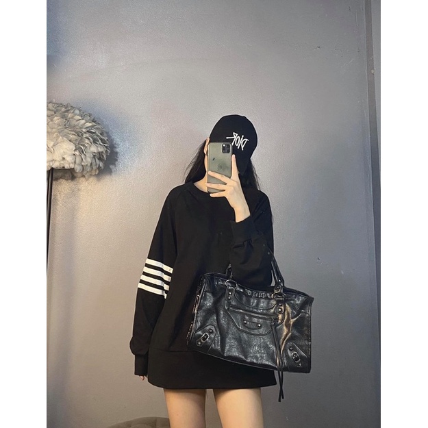 [Ảnh Thật] Áo Thun Nỉ Da Cá Dài Tay Unisex 1 Bên Tay Kẻ 2 Màu Xám/Trắng | BigBuy360 - bigbuy360.vn