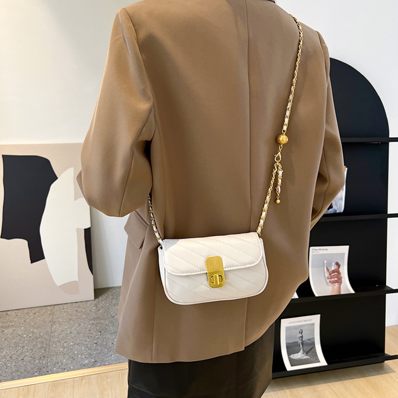 Túi đeo chéo dáng vuông nhỏ phối chuỗi xích thời trang đơn giản cao cấp dành cho nữ