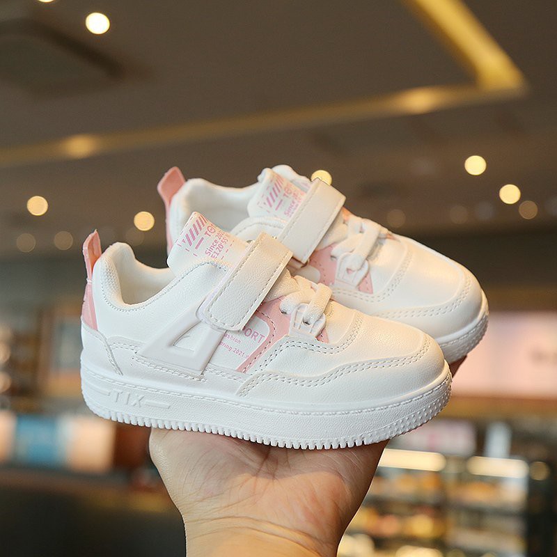 Giày Sneaker Màu Trắng Thoáng Khí Dễ Phối Đồ Cho Bé