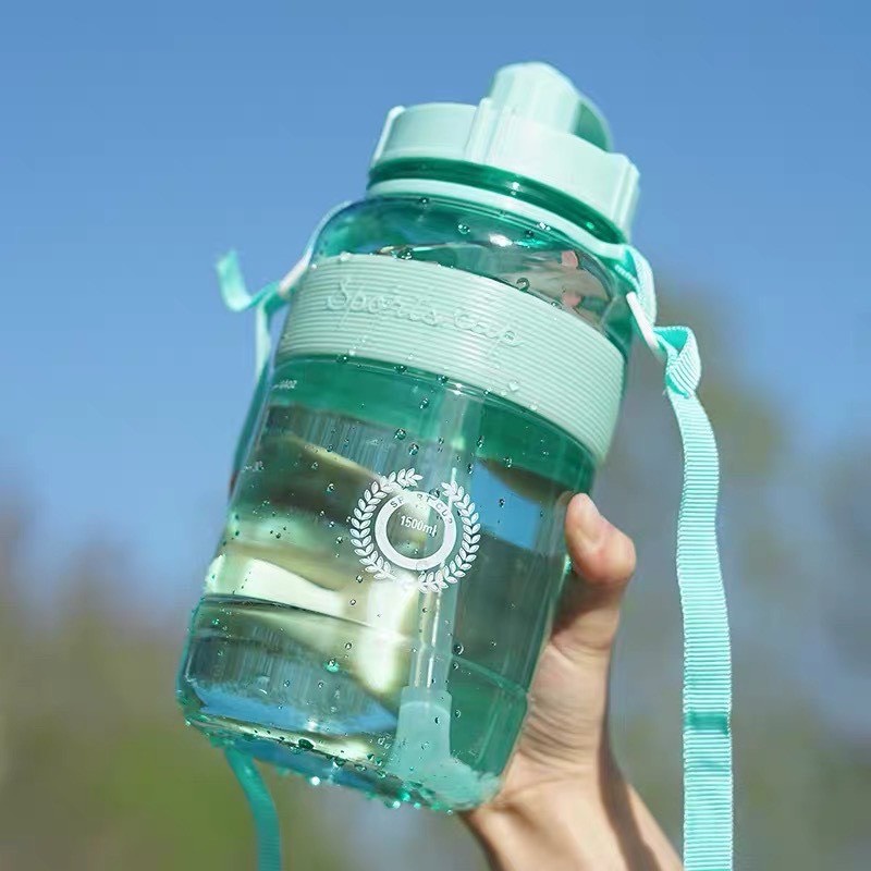 Bình Nước Thể Thao, Bình Đựng Nước Đi Du Lịch Bằng Nhựa 600ML_2 LÍT Tặng Kèm Dây Đeo Và Ống Hút Cao Cấp 88322 Tổng Kho