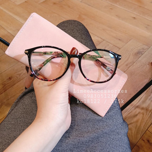 Kính cận Nobita viền beo