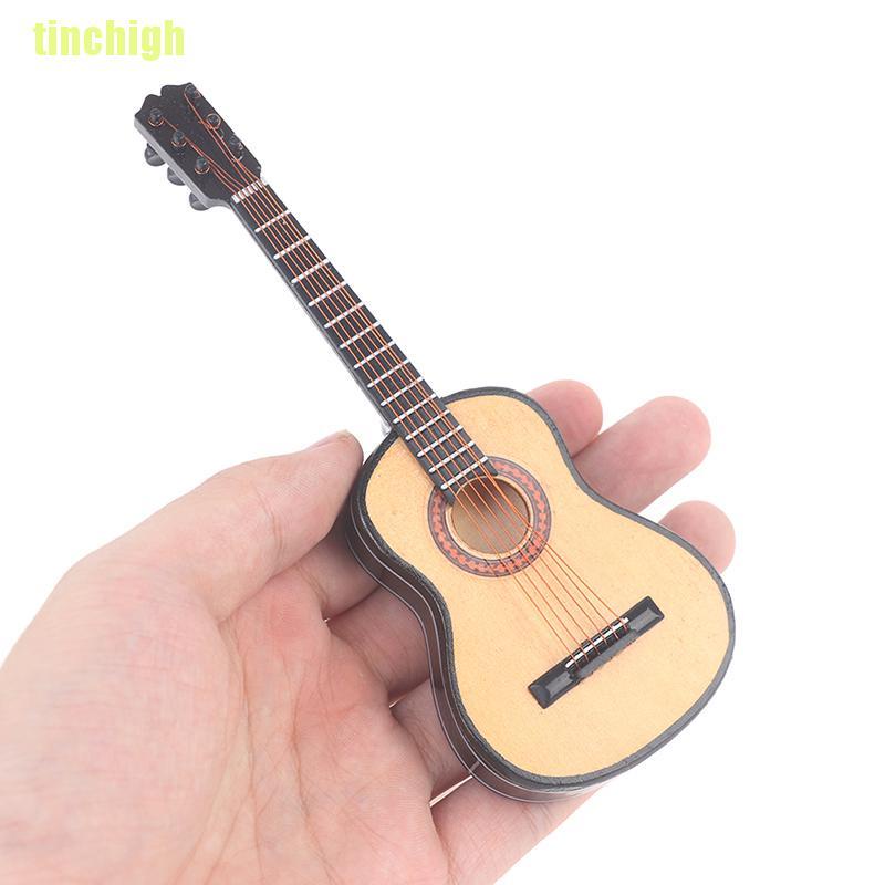 Mô hình đàn guitar và đế đỡ trưng bày mini tỉ lệ 1/6 bằng gỗ dành cho trang trí nhà búp bê