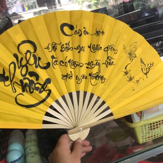 Quạt vải cao cấp chữ( giao màu ngẫu nhiên)