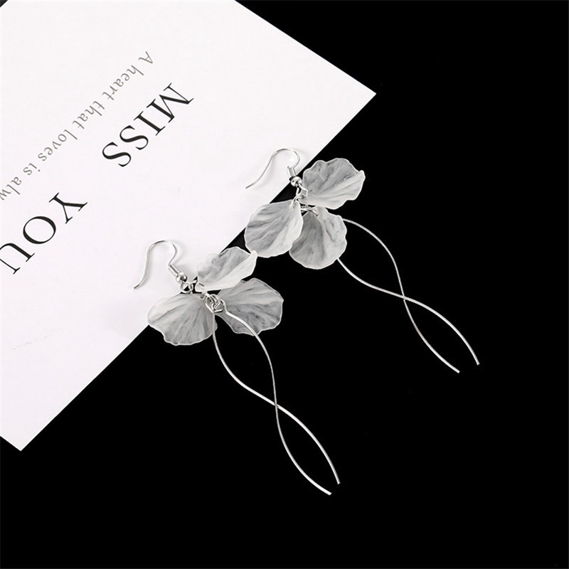 Khuyên Tai Dáng Dài Mặt Hình Hoa Phối Tua Rua Thanh Lịch