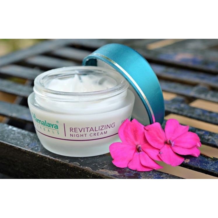 Kem dưỡng phục hồi da ban đêm Himalaya Revitalizing Night Cream 50ml