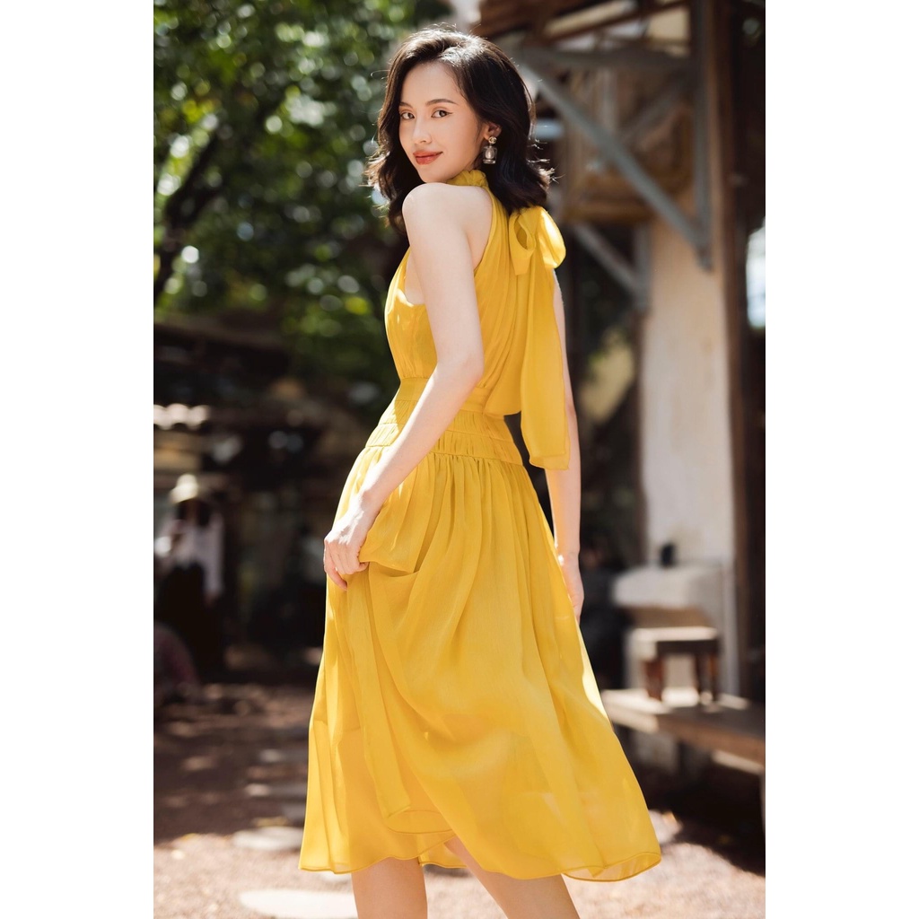 Váy maxi yếm vàng