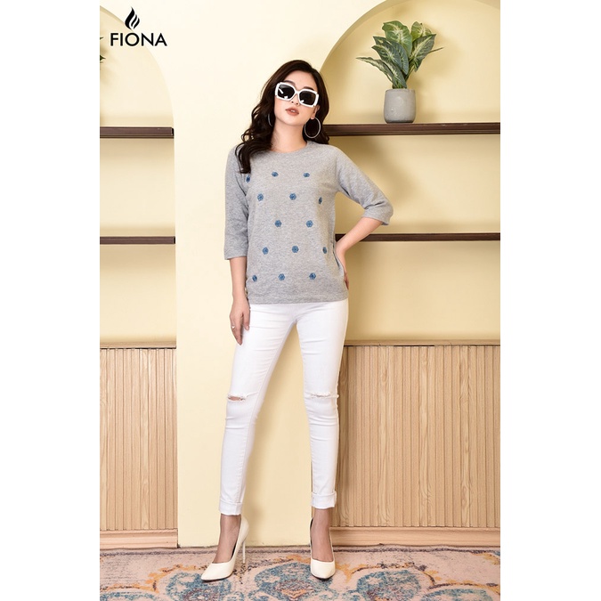 Áo len nữ tay lỡ dáng suông FIONA, áo len cổ tròn, mềm mịn thêu họa tiết bông hoa D859235