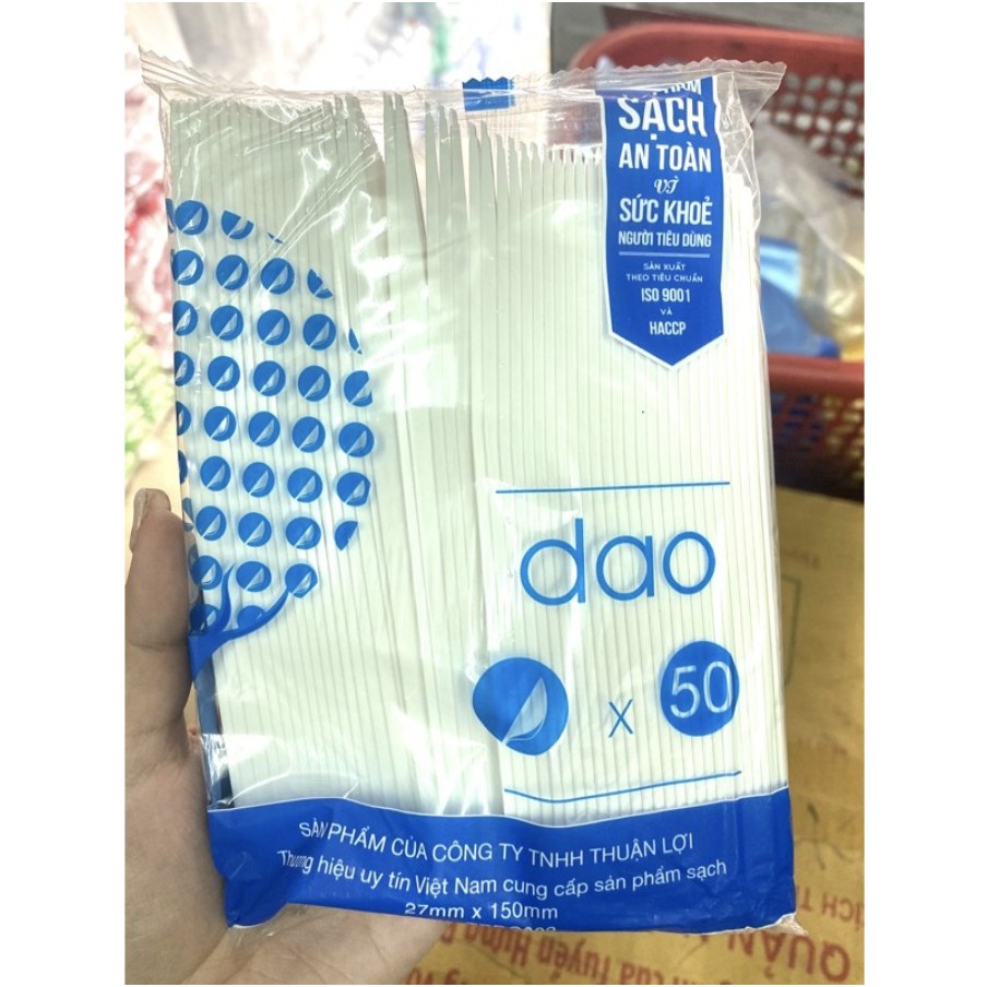 100c dao nhựa dùng 1 lần