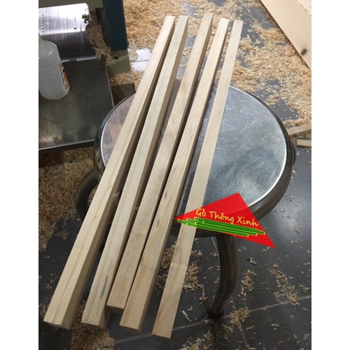 Thanh gỗ thông dài 60cm-50cm-40cm-30cm x rộng 4cm x dày 1.5cm đã bào láng 4 mặt rất thích hợp làm nẹp, làm khung sườn