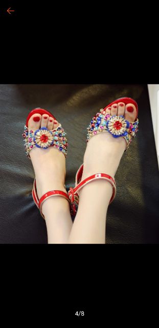 Guốc phong cách cổ điển