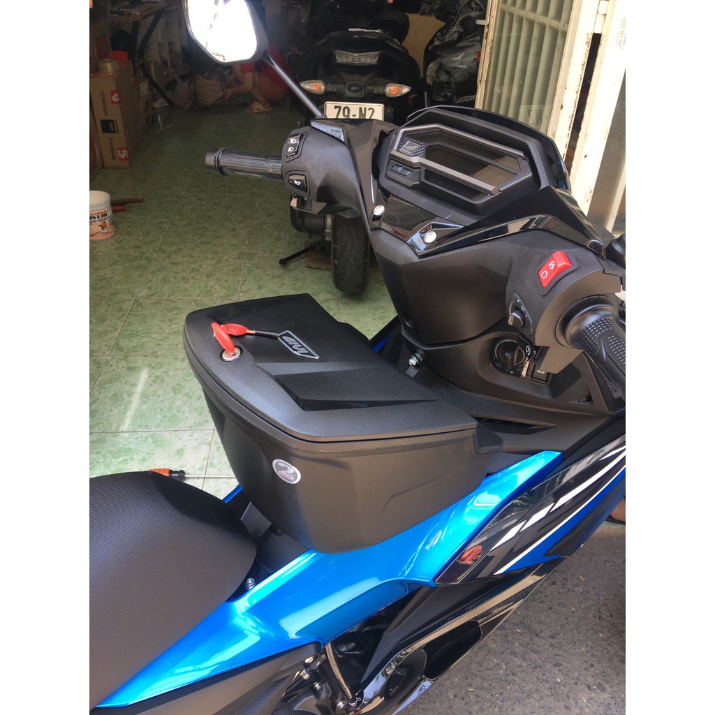 THÙNG GIỮA EXCITER 150 GIVI G10N KÈM PÁT GẮN CHÍNH HÃNG BẢO HÀNH 2 NĂM