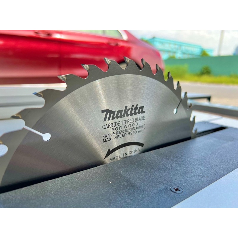 Máy cưa bàn Makita MLT100