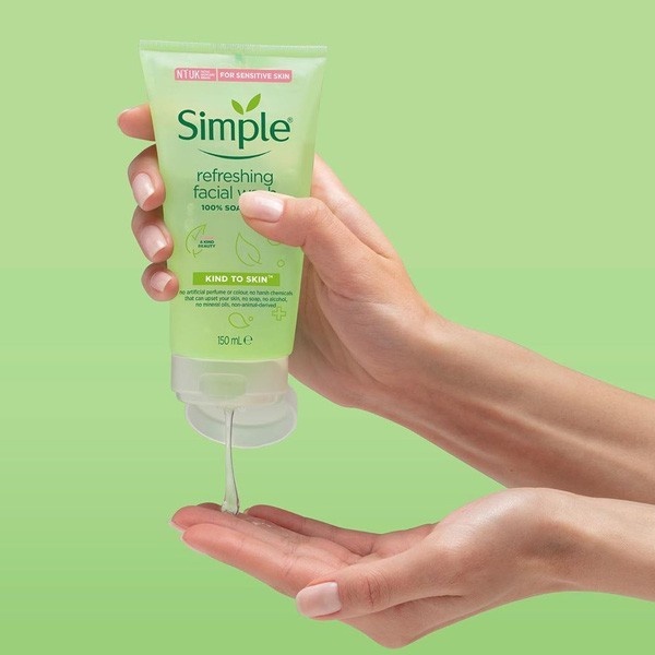 Sữa rửa mặt Simple giúp da sạch thoáng &amp; không chứa xà phòng 150ml