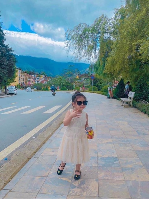 Váy ren mẹ bé 2020